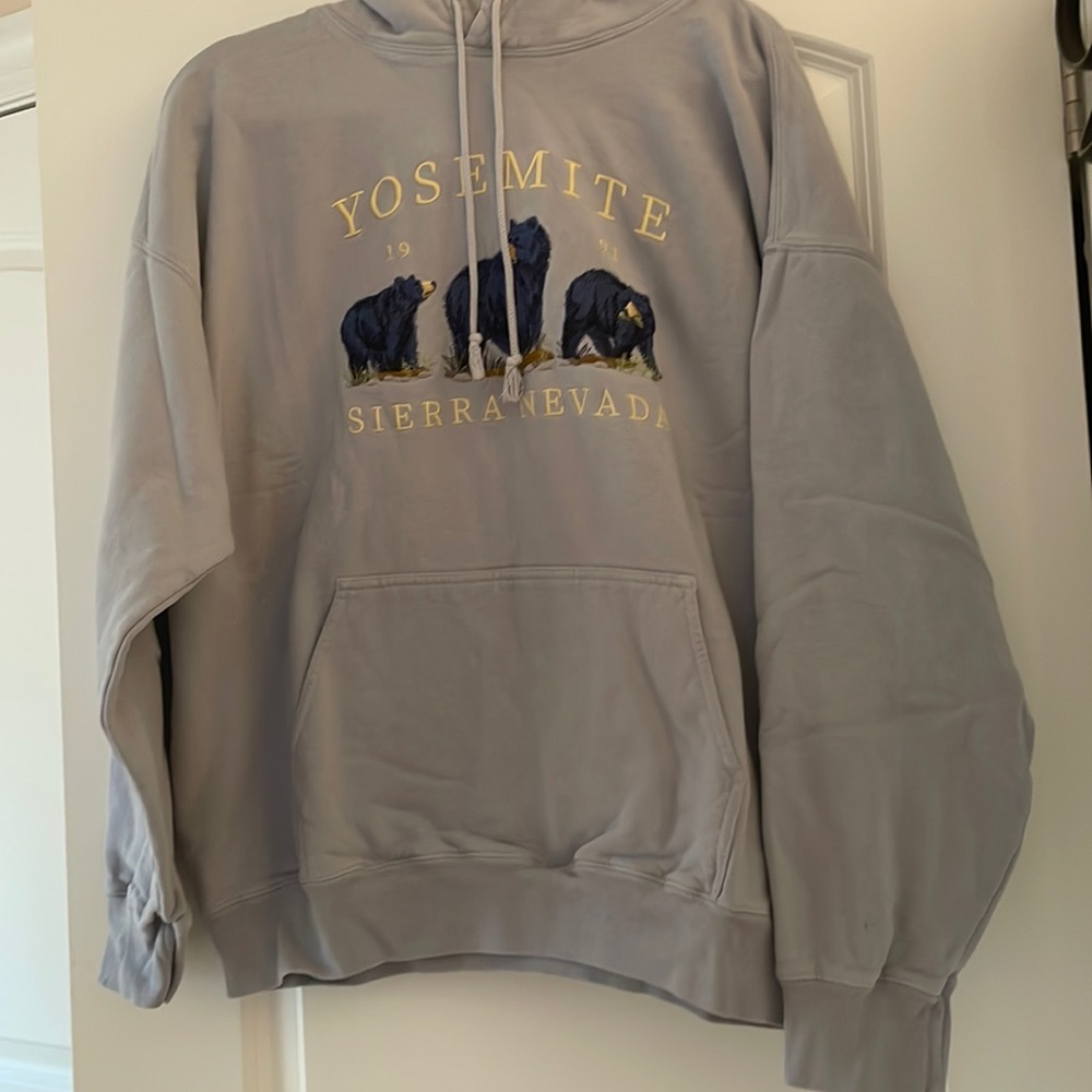 Brandy Mellville Yosemite hooded sweatshirt